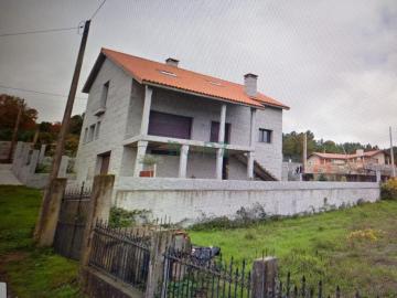 Chalet sin rematar con firca