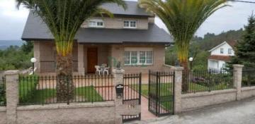 EXCLUSIVO CHALET PROXIMO A LA CIUDAD DE OURENSE