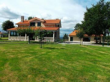 MAGNIFICO CHALET EN ZONA CARBALLINO