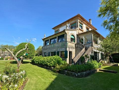 Propiedad exclusiva en Playa América con vistas al mar