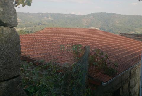 CASA DE PIEDRA CON FINCAS