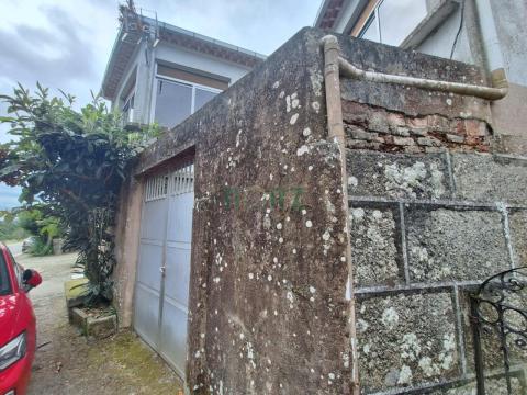 CASA PIEDRA Y FINCA URBANIZABLE CON CASA EN CENLLE