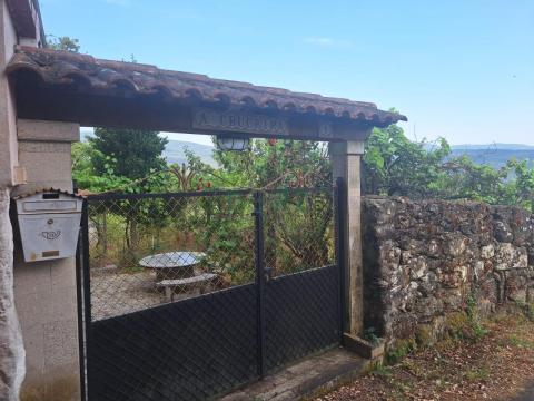 CASA CON FINCA EN ARNOYA