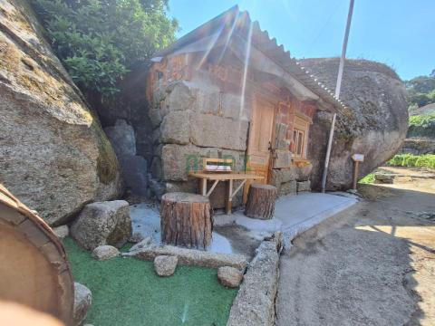 casa de piedra y bodeega en Leiro