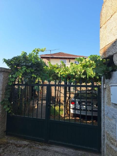CASA CON FINCA EN LEIRO