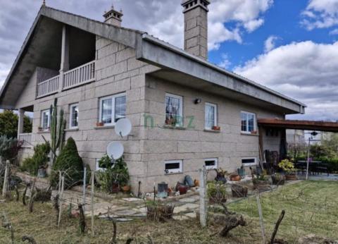 CHALET PIEDRA INDEPENDIENTE EN RIBEIRO