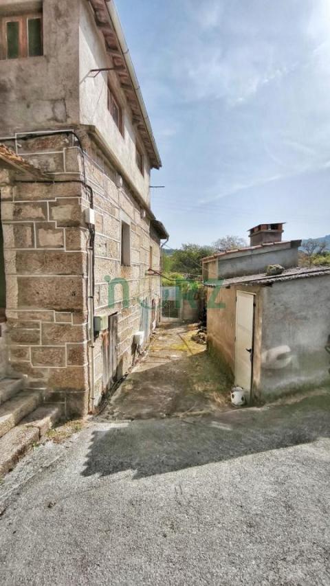 CASA CENTRO LEIRO CON FINCA