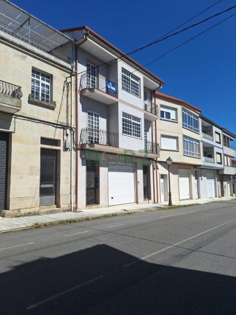 PISO AMPLIO EN CARBALLINO