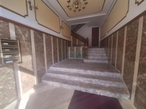 LOTE en centro de Leiro. piso con garaje+ bajo para abrir puertas y gran trastero