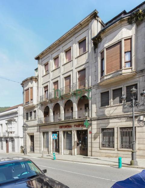 Amplio piso en Ribadavia ,  con personalidad propia