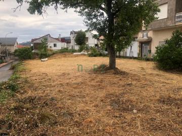 SOLAR EDIFICABLE A 2 KM DEL PARQUE DE SAN LAZARO